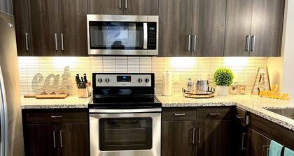 AIRPORT LUXURY APT SUITE MINUTES FROM DOWNTOWN PHOENIX