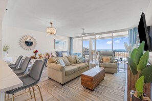 TV connectée, lecteur de DVD, livres