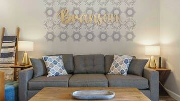 Condo, Berbilang Katil, Patio, Golf View (The Branson Experience) | Ruang tamu | 42 inci televisyen skrin rata dengan digital