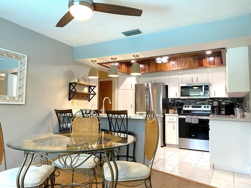  Cozy Venice Home with Heated Pool near the Beach