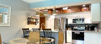  Cozy Venice Home with Heated Pool near the Beach