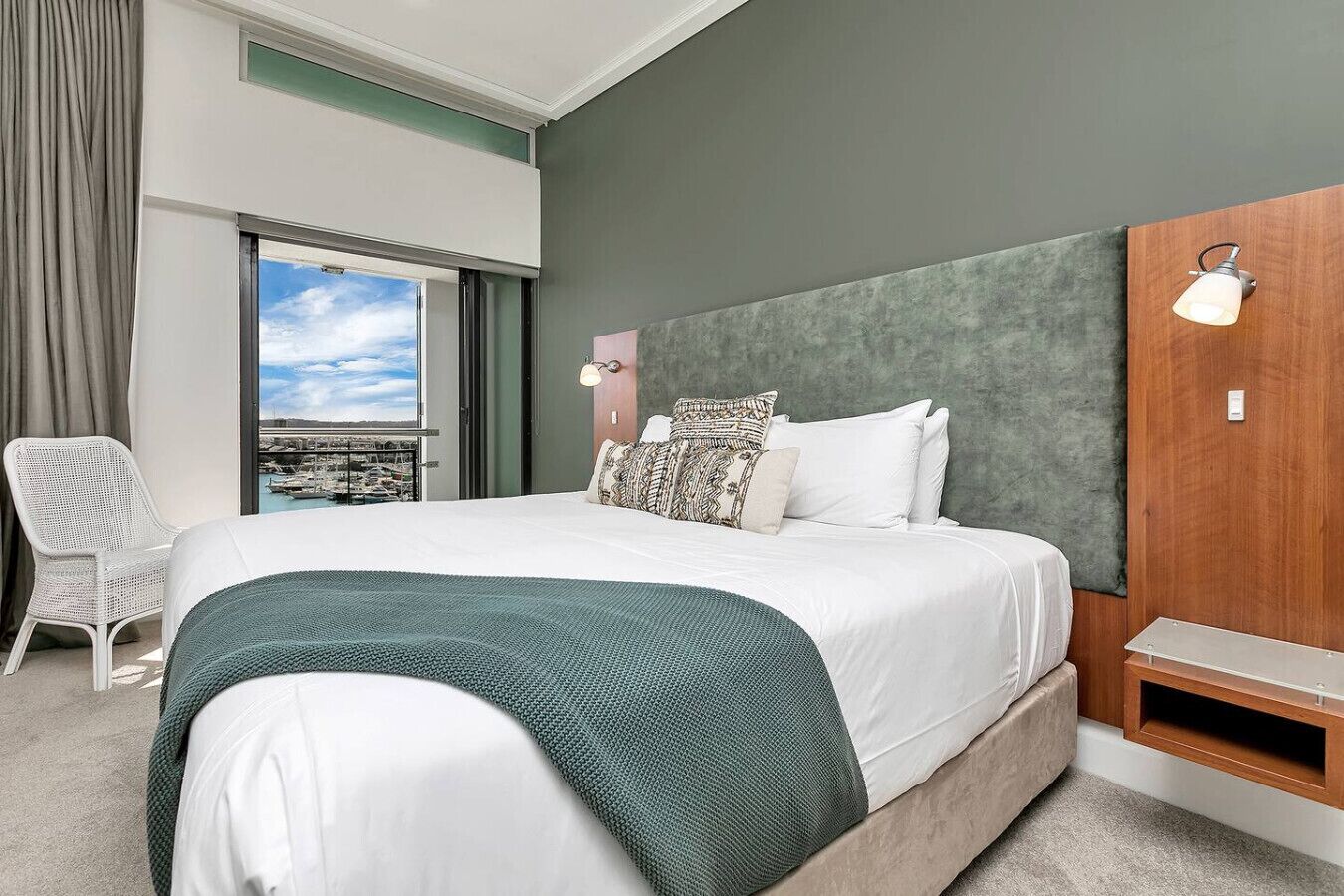 2 bedrooms, desk, iron/ironing board, WiFi