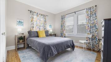 3 Schlafzimmer, Schreibtisch, Bügeleisen/Bügelbrett, WLAN