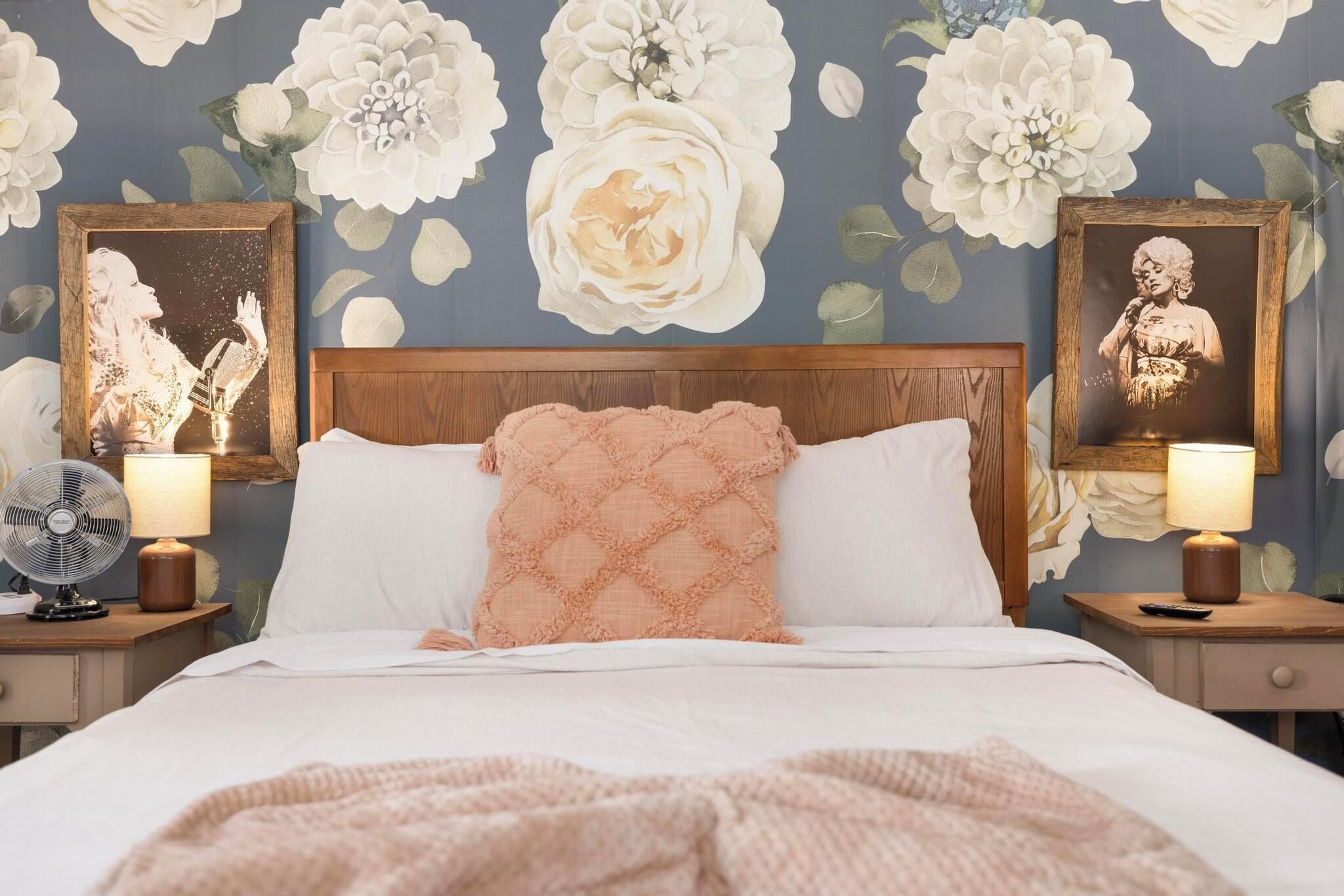 3 habitaciones, escritorio, tabla de planchar con plancha y wifi 