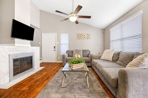 Smart TV, fireplace, Netflix, streaming services