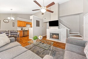 Smart-TV, Kamin, Netflix, Streaming-Dienste