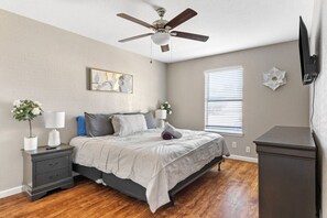 2 Schlafzimmer, Schreibtisch, Bügeleisen/Bügelbrett, kostenloses WLAN