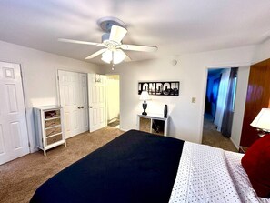 1 bedroom, desk, iron/ironing board, WiFi - Cozy Downtown Destination (Raleigh)