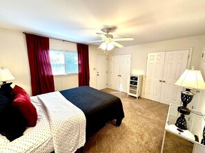 1 bedroom, desk, iron/ironing board, WiFi