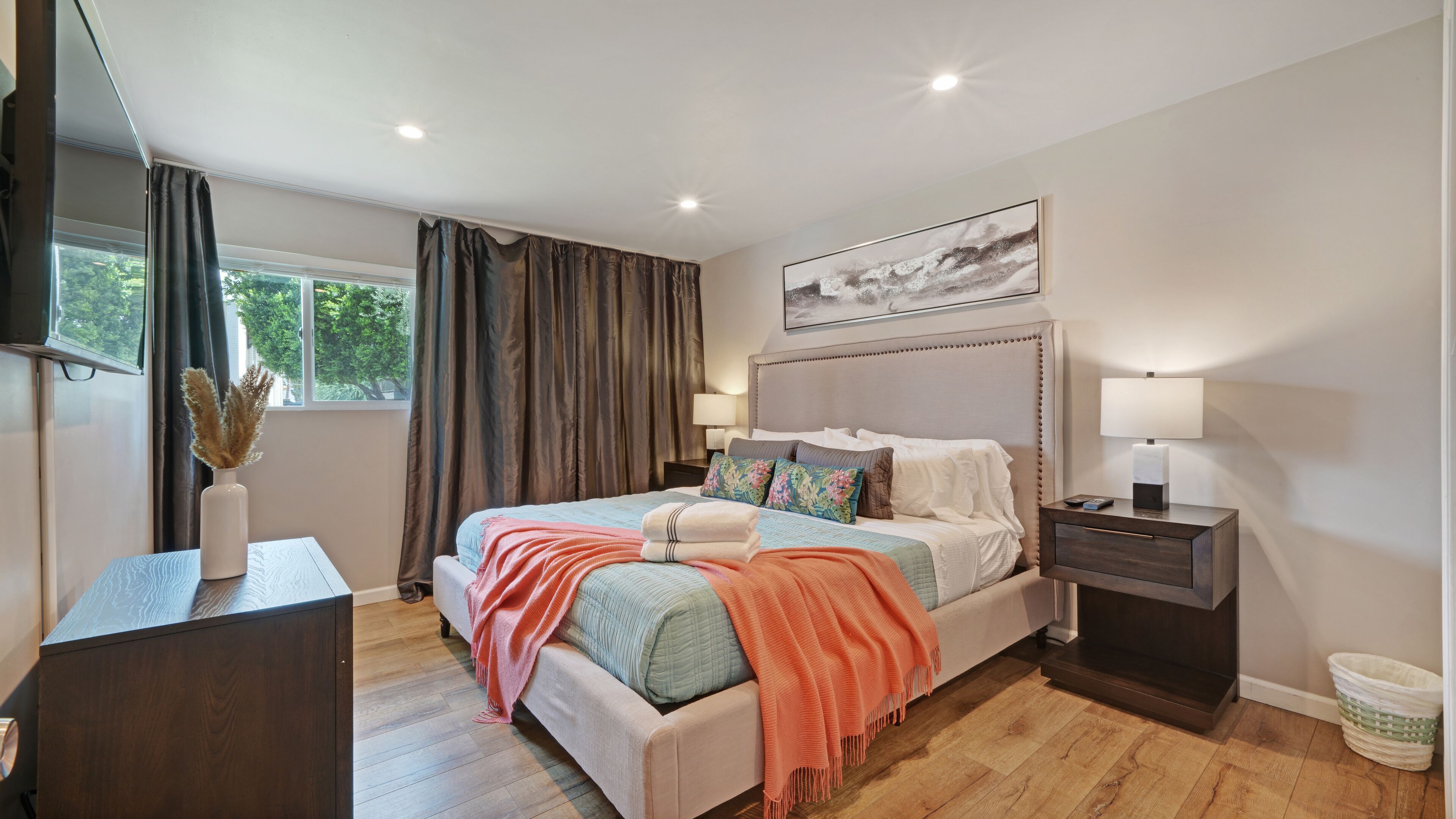 2 室のベッドルーム、デスク、アイロン / アイロン台、WiFi (無料)