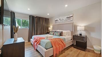 2 室のベッドルーム、デスク、アイロン / アイロン台、WiFi (無料)