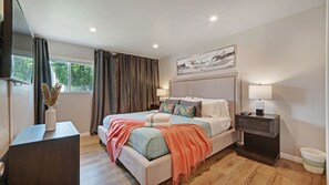 2 bedrooms, desk, iron/ironing board, free WiFi - Scottsdale | Pool | Kitchen | 2 BR: Stylish Luxe! (Scottsdale)