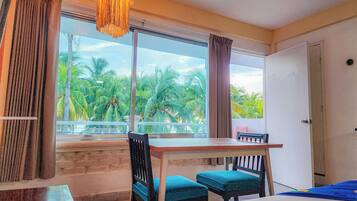 Estudio Confort, 2 camas matrimoniales, para no fumadores, vista a la playa | Minibar, wifi y ropa de cama