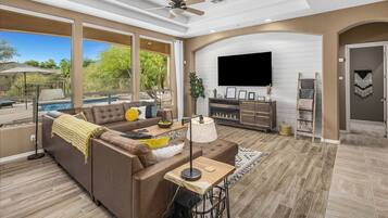 Smart TV, fireplace