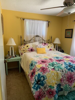 2 makuuhuonetta, silitysrauta/-lauta, ilmainen Wi-Fi, vuodevaatteet