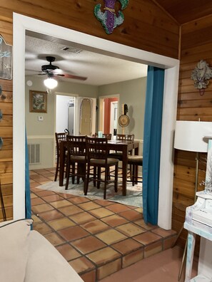 Dining - Charming water front cottage on Cane River with stunning sunroom & private decks (Natchitoches)