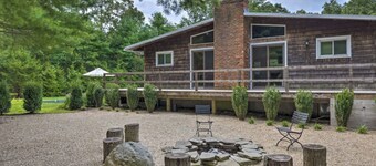 Architectural cabin, salt water pool, fire pit, 3 blocks from bay, private