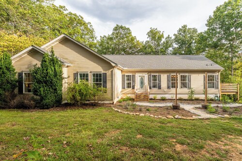 Spacious 6 Br • Hot Tub • Pool Table • On 151