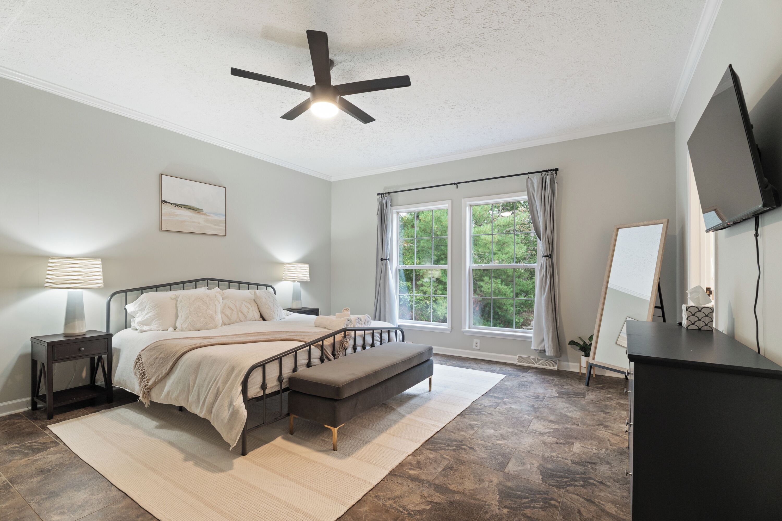 6 makuuhuonetta, työpöytä, silitysrauta/-lauta, ilmainen Wi-Fi