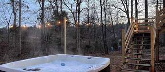 Spacious 6 Br • Hot Tub • Pool Table • On 151