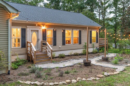 Spacious 6 Br • Hot Tub • Pool Table • Off 151