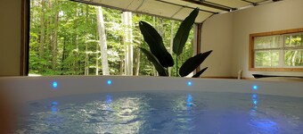 Big Lake Cabin with Hot Tub/ Kayaks/ Ping Pong/ Cable