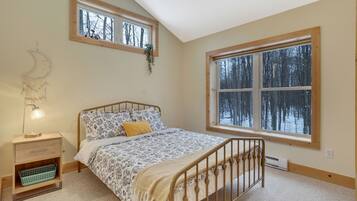 2 bedrooms, desk, iron/ironing board, free WiFi