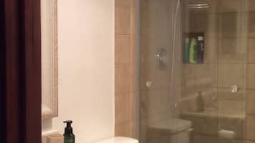 Combined shower/bathtub