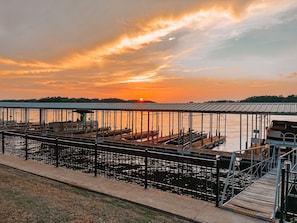 Marina - Catalina Island Condo (Lake Hamilton)