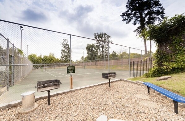 Sports court - Catalina Island Condo (Lake Hamilton)