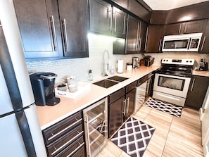 Private kitchen - Catalina Island Condo (Lake Hamilton)