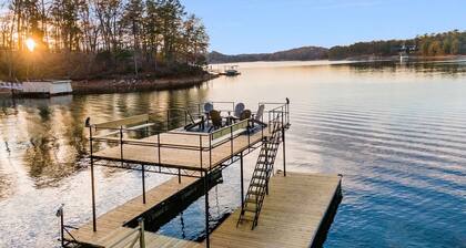 Luxury Lakefront Retreet 4-4, Spacious, Party dock with Sunsets and sandy beach!