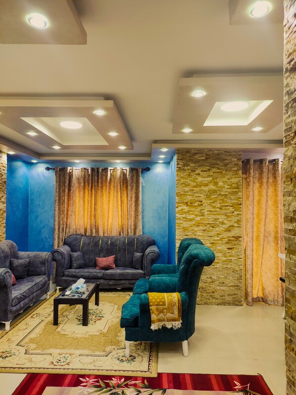 Smart TV - Happy Holidays in Maadi (Cairo)