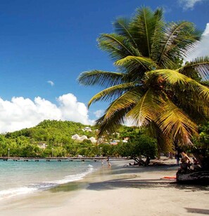 Plage à proximité, chaises longues