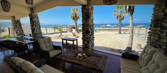 Beautiful beach house right infront of the sea of Cortez