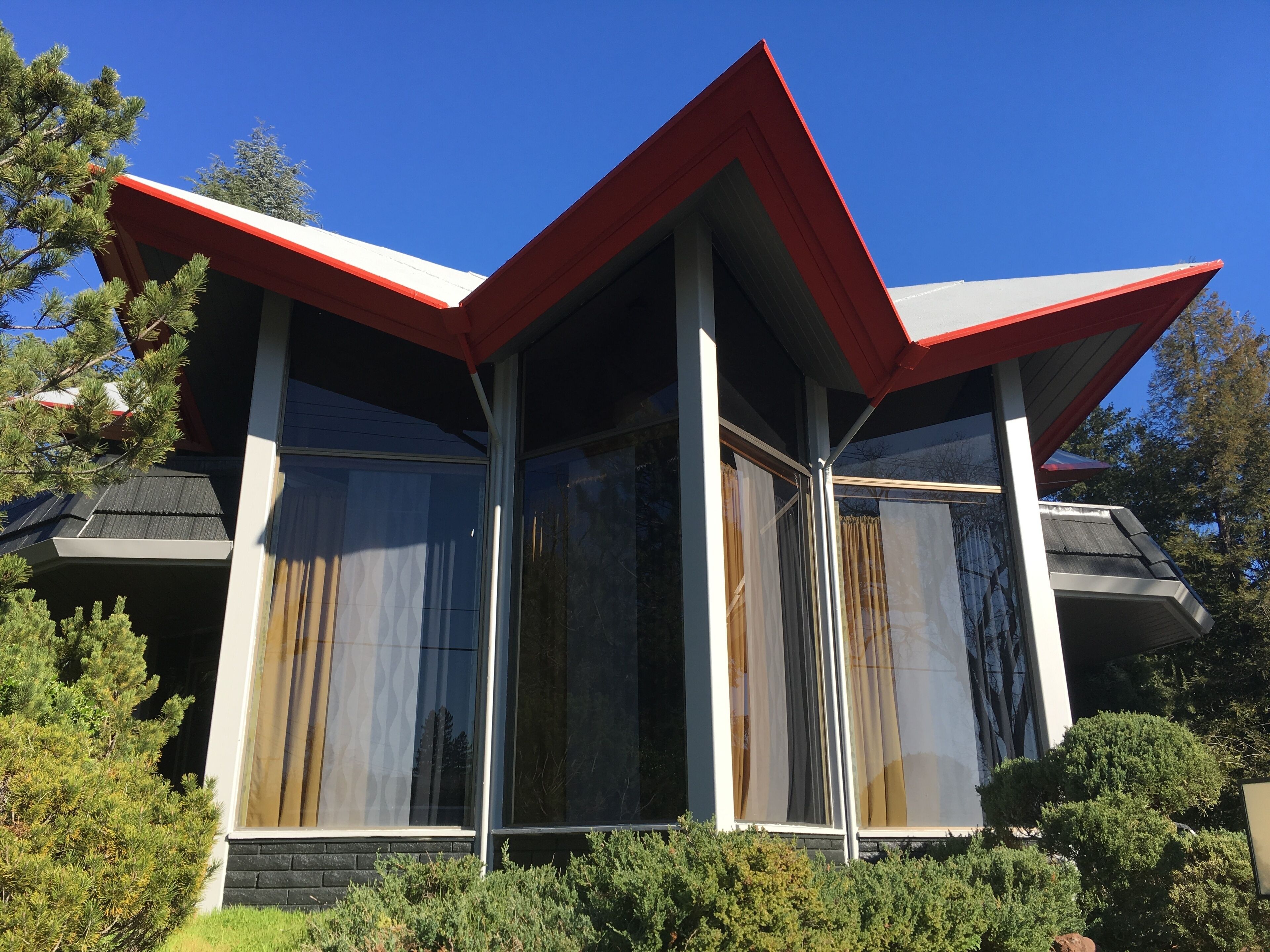 Our 1971 mid-century STAR DOME PLANET, unique architecture, centrally located