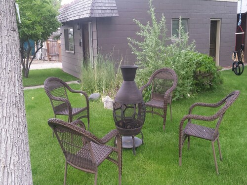 Yellowstone Resort 2 Houses 2 Blocks Historic DT Cody
Deer, Fire Pits, Log Swing