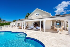 Outdoor pool - 3 Bedroom Ridgefront Villa (Lower Carlton)