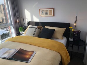 2 soveværelser, skrivebord, strygejern/strygebræt, weekendseng