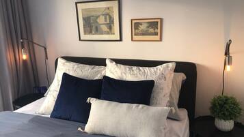 2 bedrooms, desk, iron/ironing board, travel crib