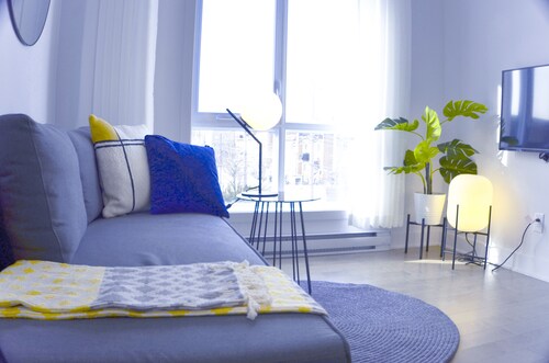 Luxury retreat*brand-new*2 queen beds*gym 24/7