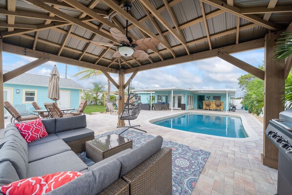 屋外ダイニングエリア