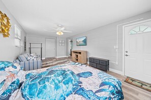 5 bedrooms, iron/ironing board, WiFi, bed sheets