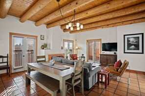 TV, fireplace - Zona Rosa 75/76 combination unit (Santa Fe)