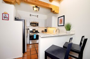 冰箱、微波炉、烤箱、炉灶