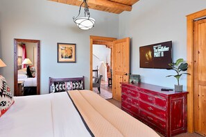 4 bedrooms, iron/ironing board, WiFi, bed sheets