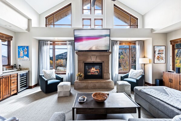 Condo, Multiple Beds, Balcony, Mountain View | Interior