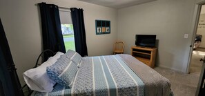 3 habitaciones, escritorio, tabla de planchar con plancha y wifi gratis