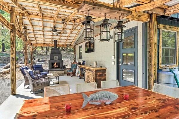Outdoor dining