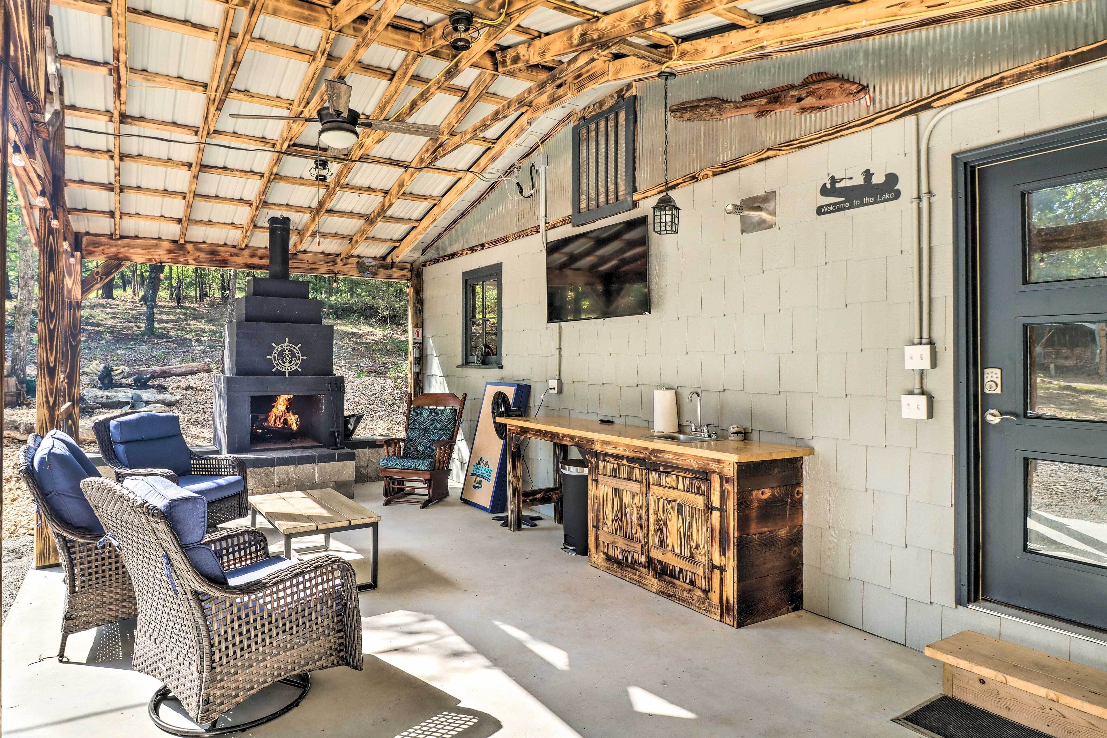 Elizabeth Vacation Rental | 2BR | 2BA | 715 Sq Ft | 2 Steps to Enter